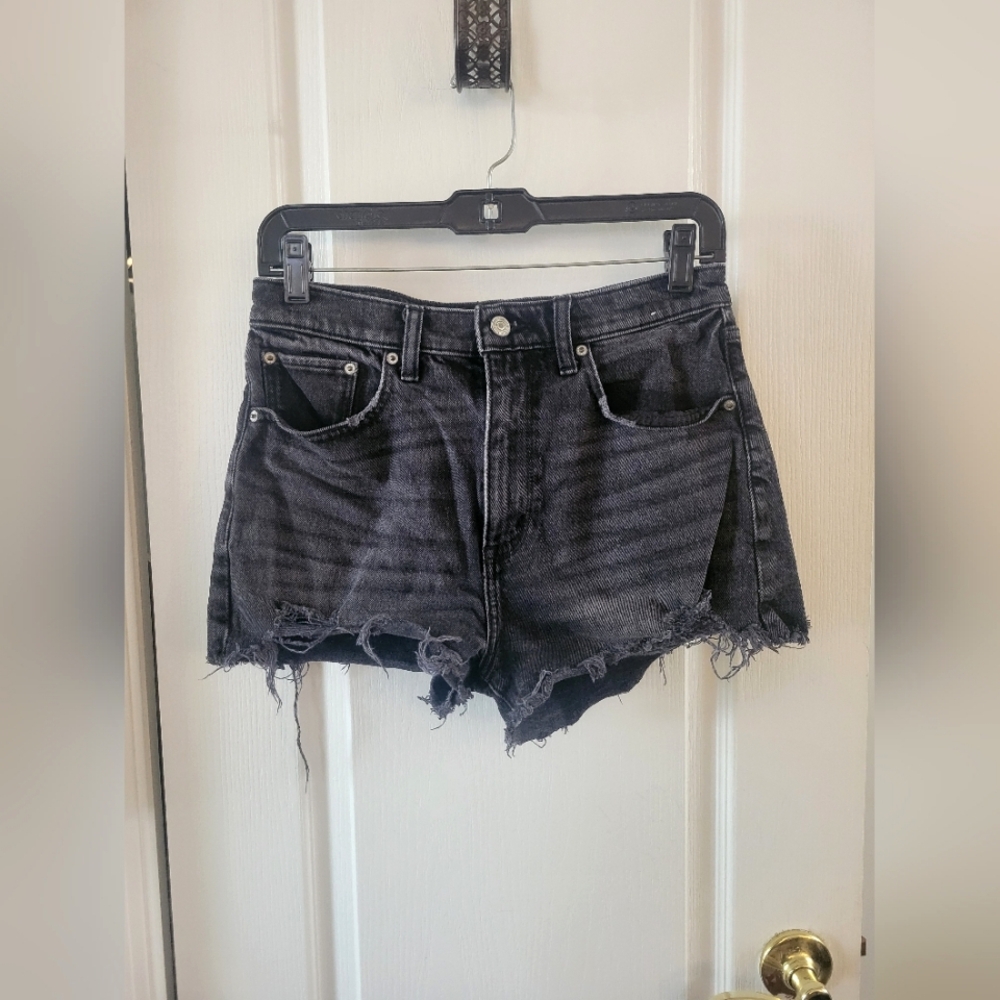 Abercrombie & Fitch The Mom Short High Rise Distressed Faded Black Size 27